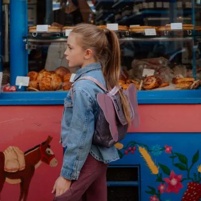 CARAMEL & CIE Cartable Maternelle Pailleté Papillon Violet 8 CARAMEL & CIE Cartable Maternelle Pailleté Papillon Violet – Image 6
