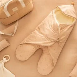 Nobodinoz Couverture Nomade Kiss Me Willow Dune (80 X 35 Cm) -Sorties et bagagerie boutique couverture nomade kiss me willow dune 80 x 35 cm 4