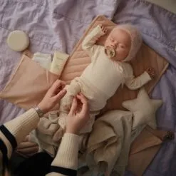 Mushie Tapis à Langer Nomade Blush 13 Mushie Tapis à Langer Nomade Blush -Sorties et bagagerie boutique tapis a langer nomade blush 3