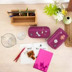 LÄSSIG Trousse Triple Spacy Unique Petits Traits Berry -Sorties et bagagerie boutique trousse triple spacy unique petits traits berry 6